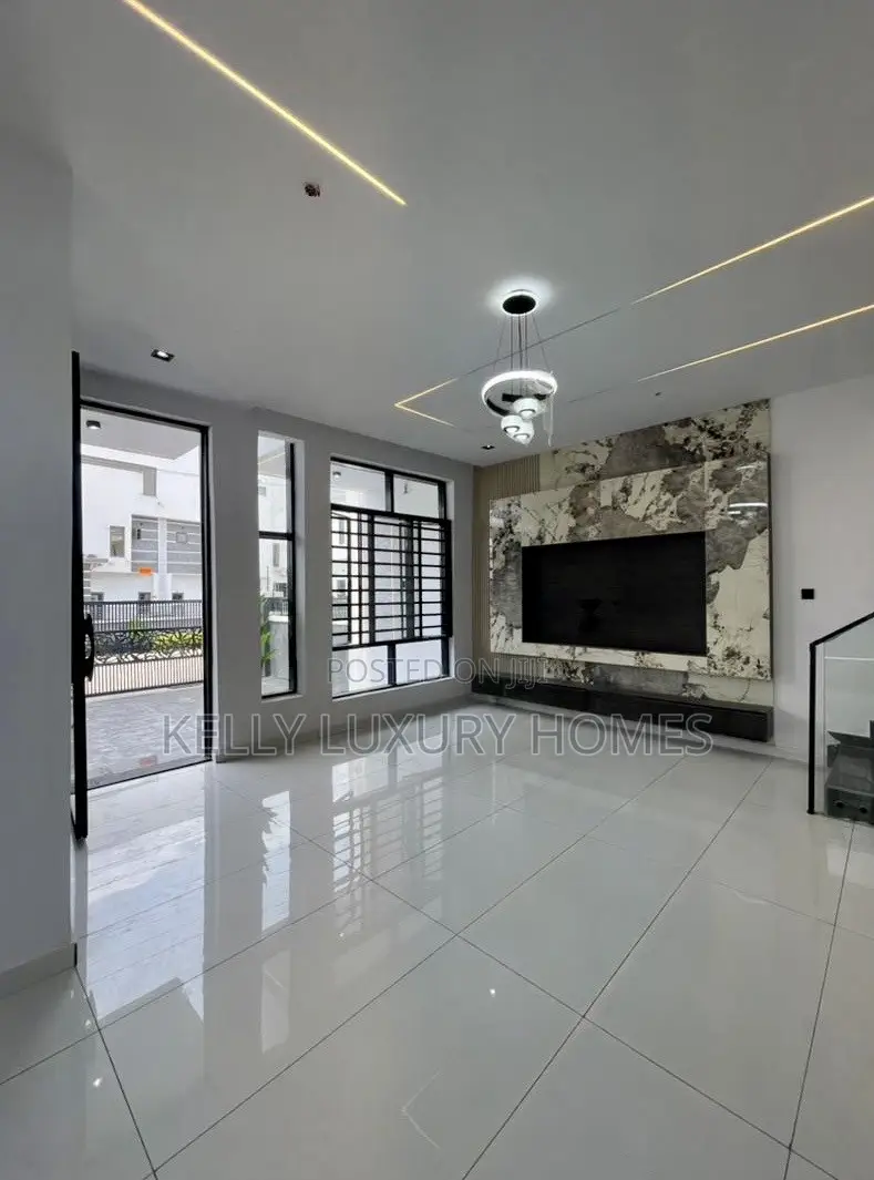 4bdrm Duplex in Ikota for rent