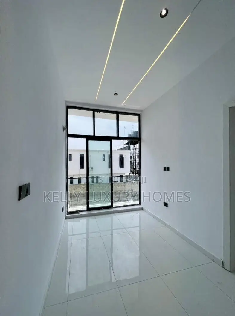 4bdrm Duplex in Ikota for rent