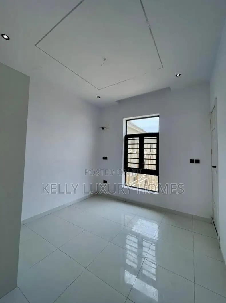 4bdrm Duplex in Ikota for rent