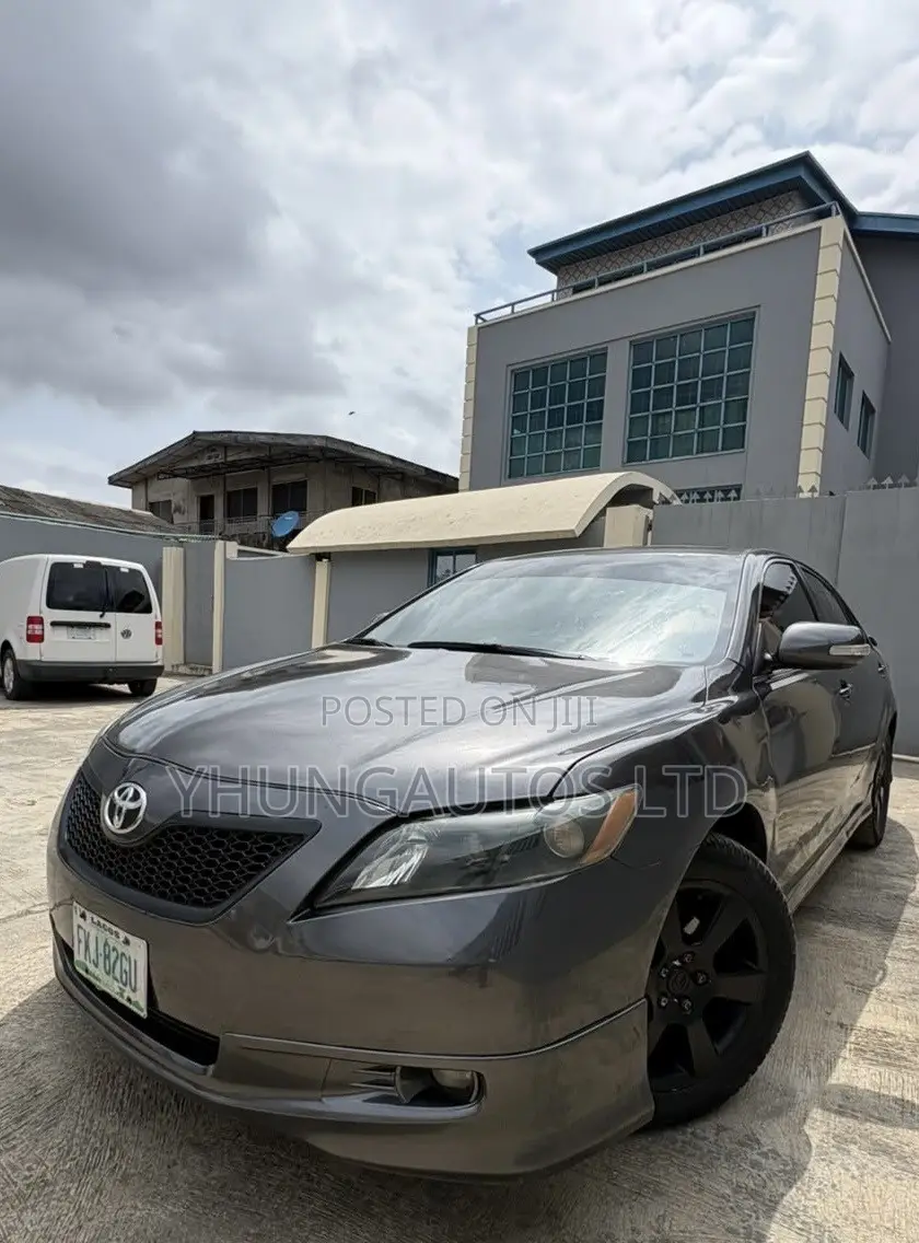 Toyota Camry SE V6 4dr Sedan (3.5L 6cyl 6AM) 2009 Gray