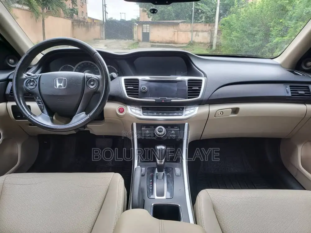 Honda Accord Touring V-6 4dr Sedan (3.5L 6cyl 6A) 2014 Off white