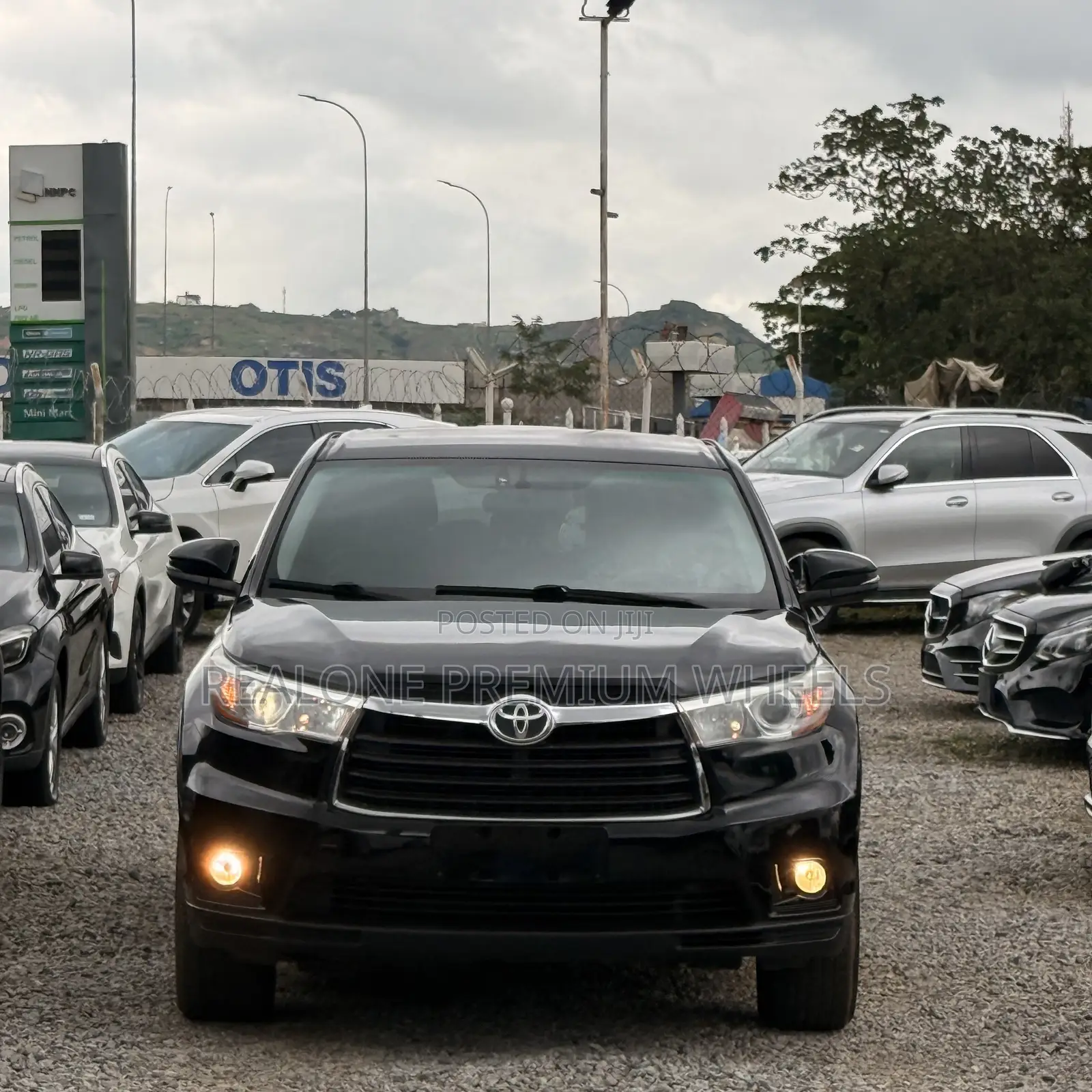 Toyota Highlander LE 4dr SUV AWD (3.5L 6cyl 6A) 2014 Black