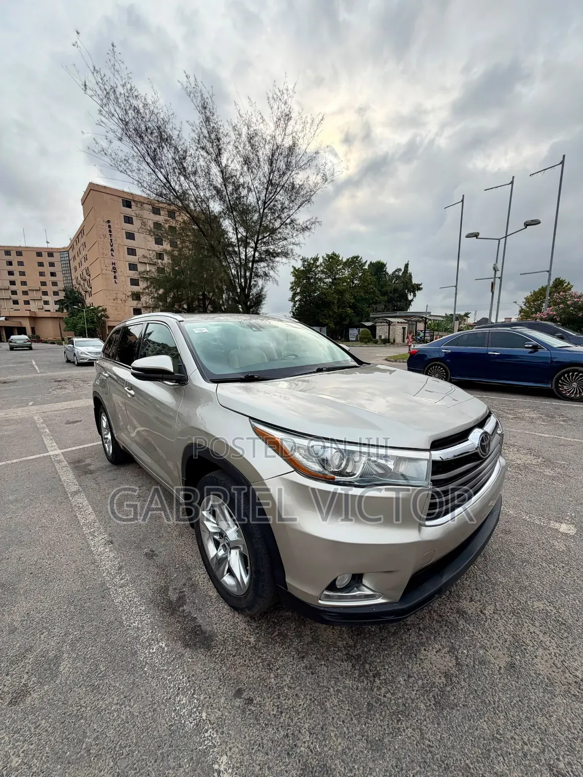Toyota Highlander Limited Platinum V6 4x2 (3.5L 6cyl 6A) 2016 Gold