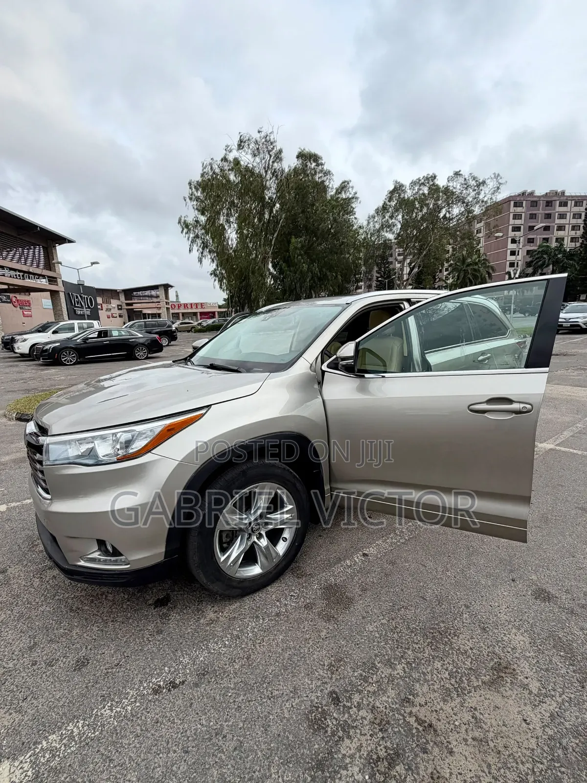 Toyota Highlander Limited Platinum V6 4x2 (3.5L 6cyl 6A) 2016 Gold