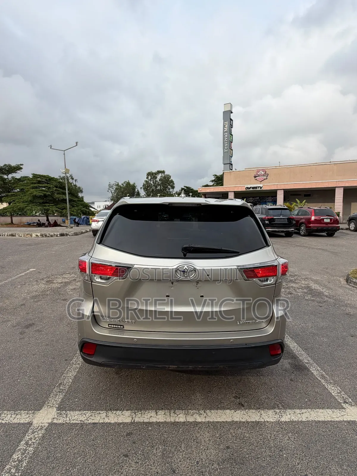 Toyota Highlander Limited Platinum V6 4x2 (3.5L 6cyl 6A) 2016 Gold