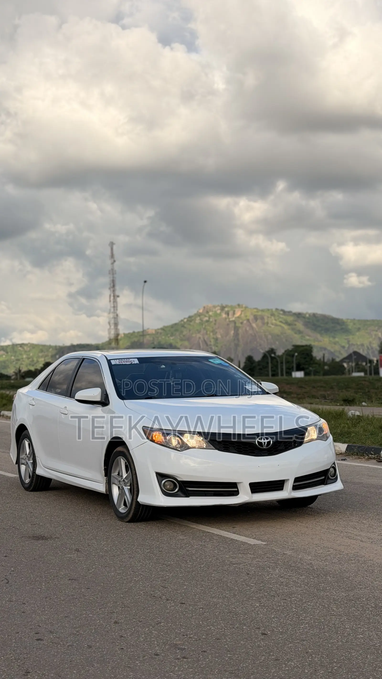 Toyota Camry SE 4dr Sedan (2.5L 4cyl 6A) 2012 White