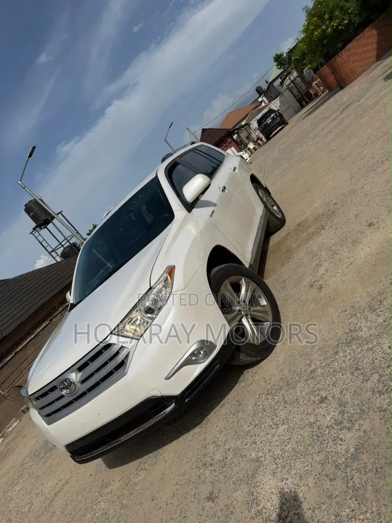 Toyota Highlander Limited 3.5l 4WD 2013 White