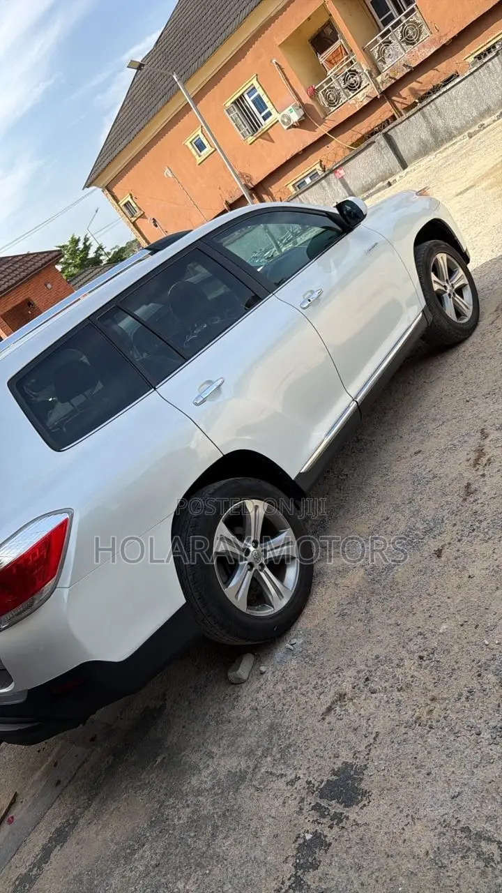 Toyota Highlander Limited 3.5l 4WD 2013 White