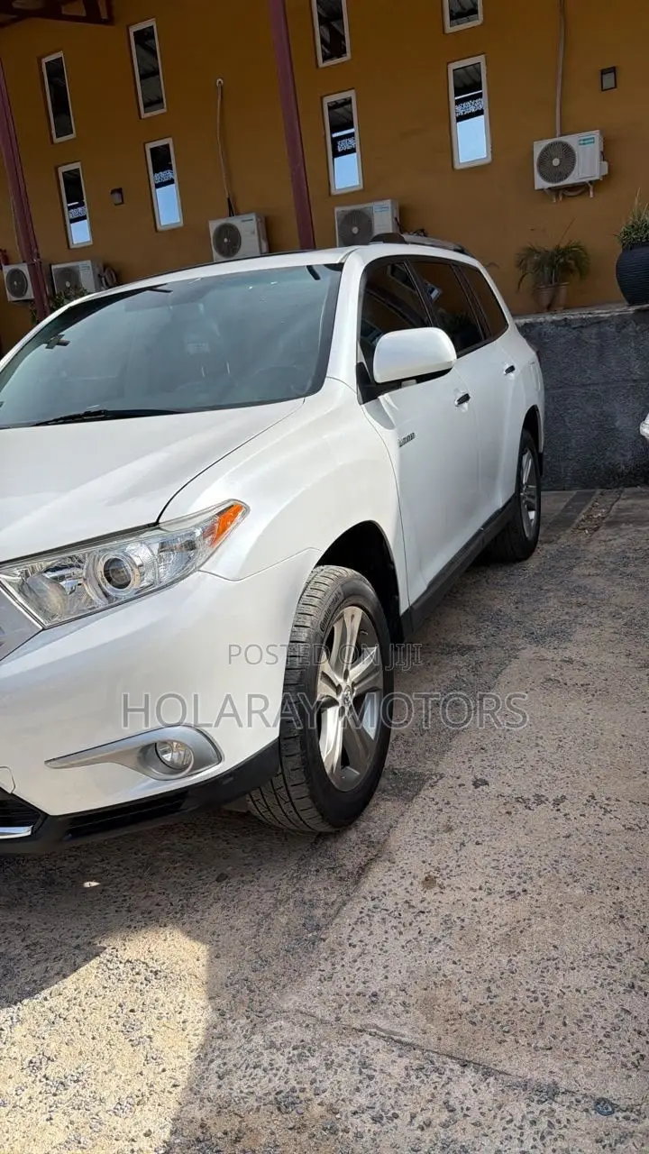 Toyota Highlander Limited 3.5l 4WD 2013 White