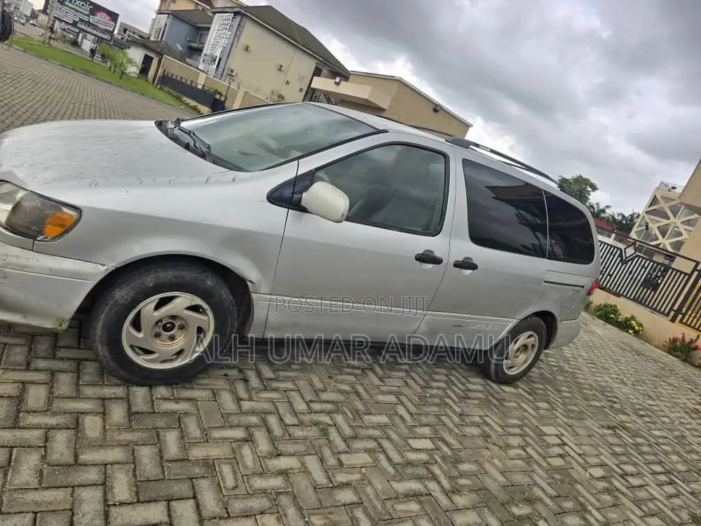 Toyota Sienna 2002 Silver