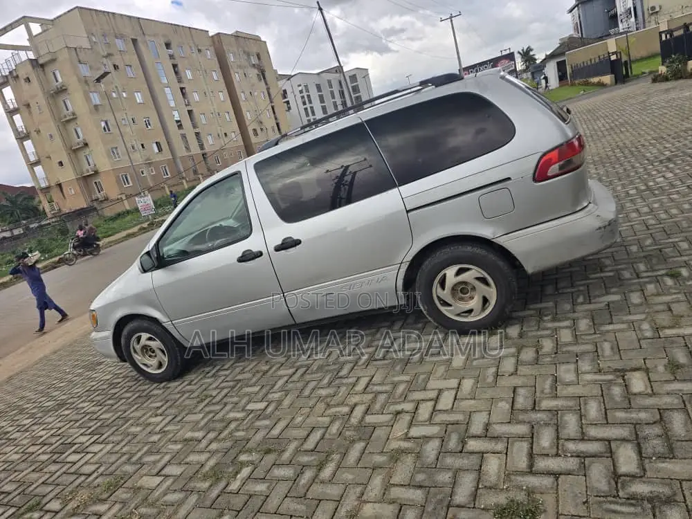 Toyota Sienna 2002 Silver