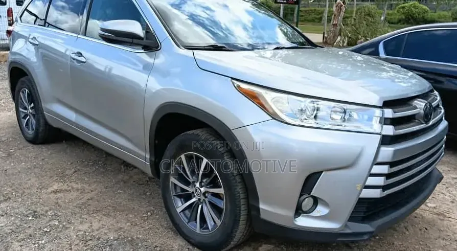 Toyota Highlander XLE 2019 Silver
