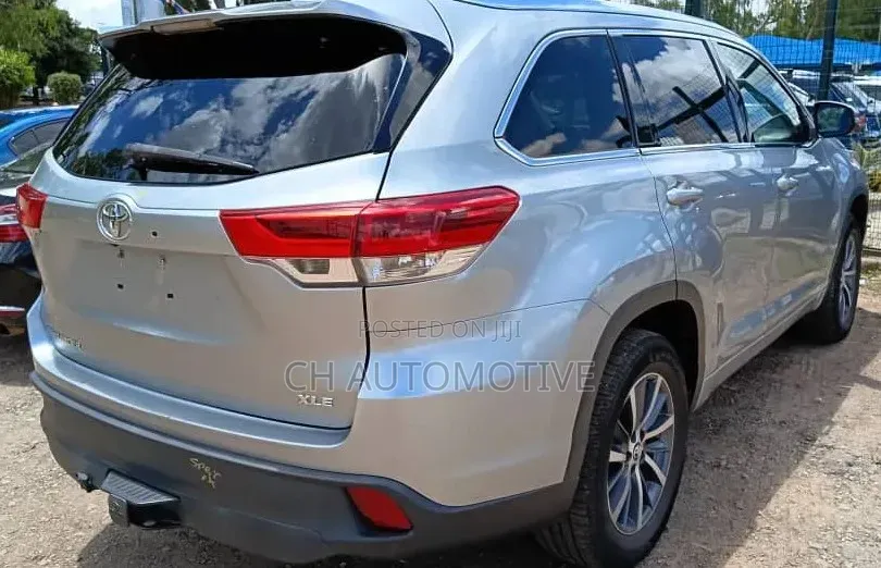 Toyota Highlander XLE 2019 Silver