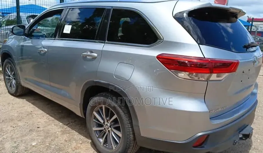 Toyota Highlander XLE 2019 Silver