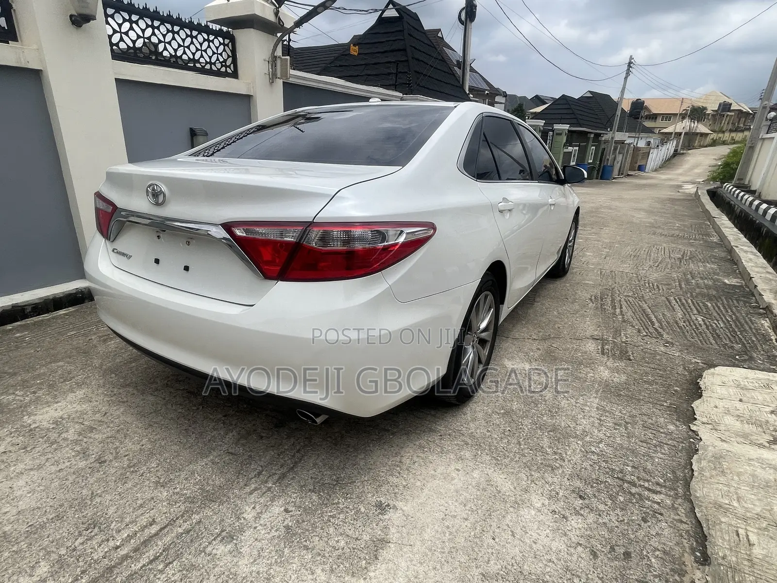 Toyota Camry XLE 4dr Sedan (2.5L 4cyl 6A) 2015 Off white