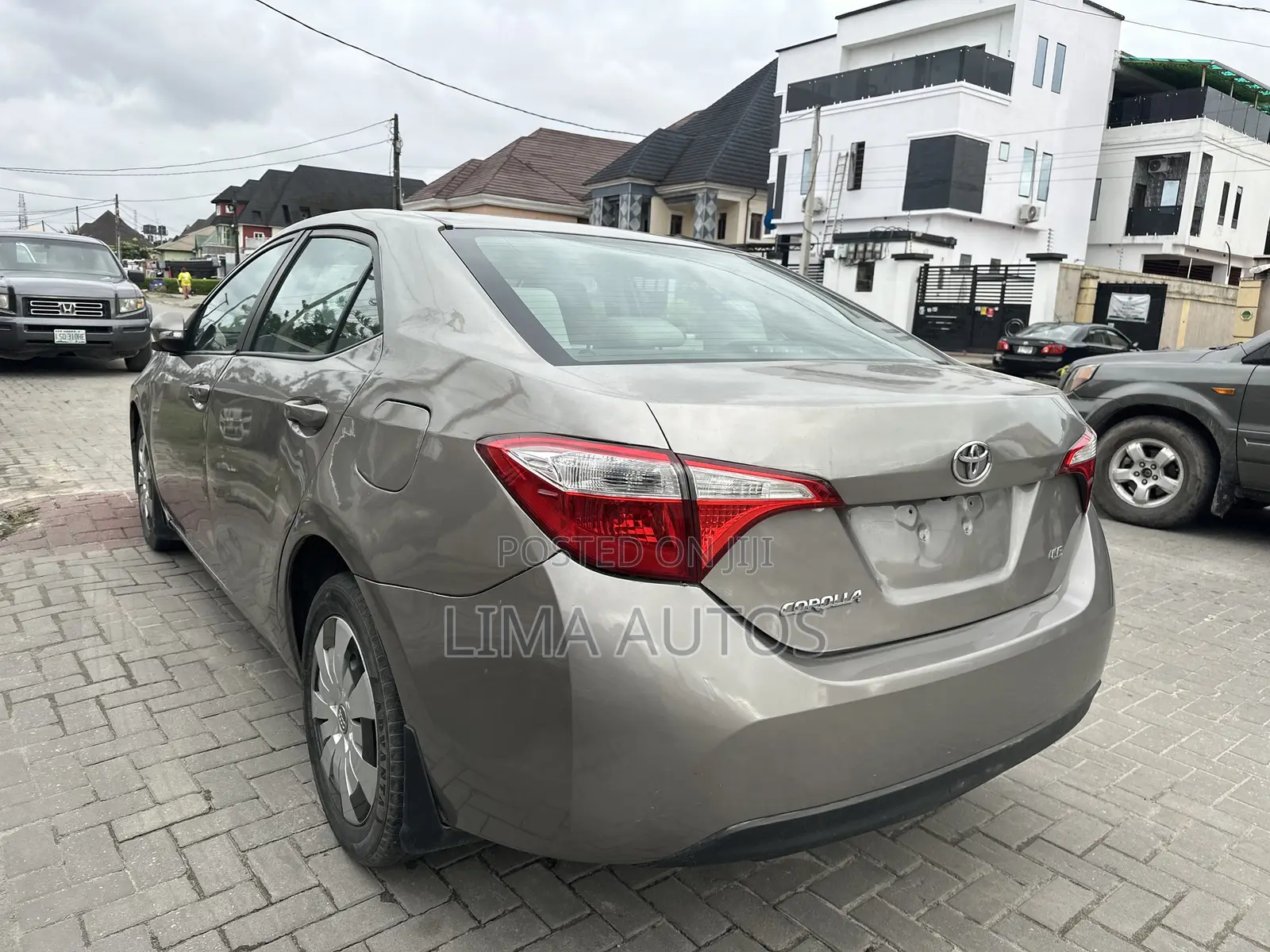 Toyota Corolla LE Premium 4dr Sedan (1.8L 4cyl CVT) 2015 Gray