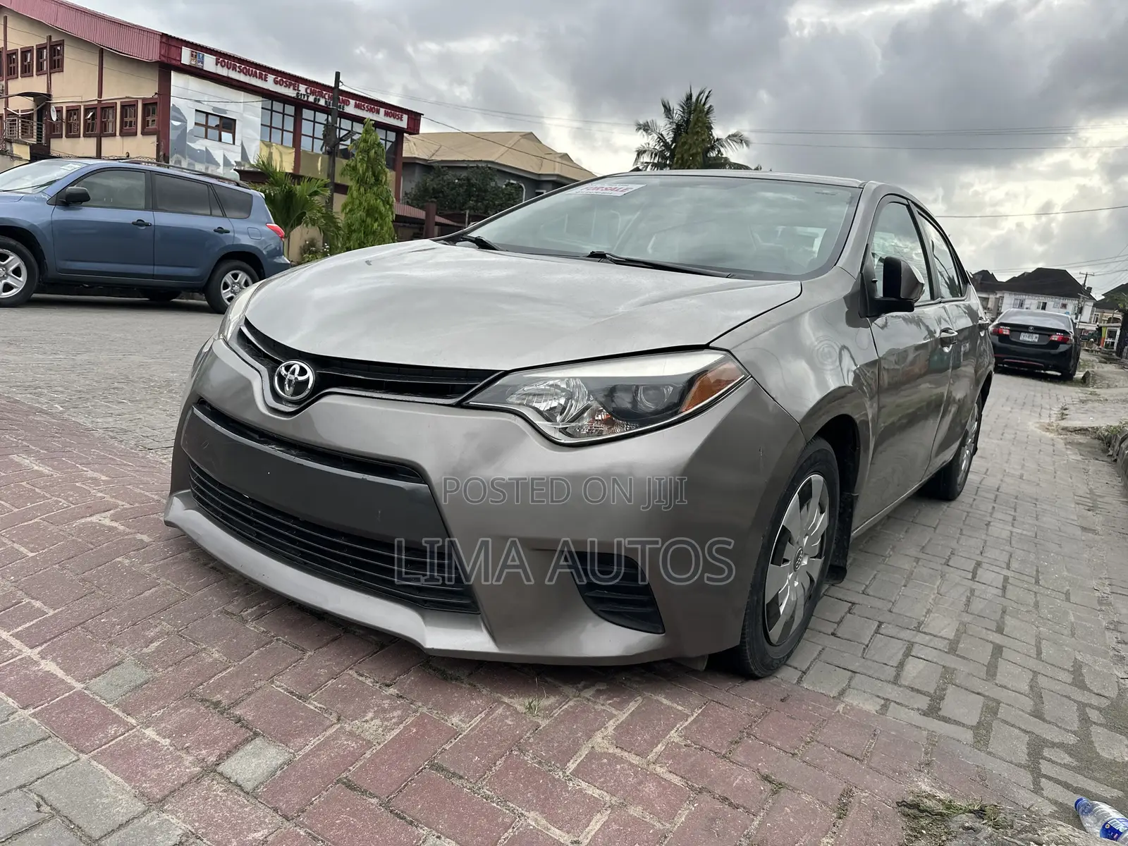 Toyota Corolla LE Premium 4dr Sedan (1.8L 4cyl CVT) 2015 Gray