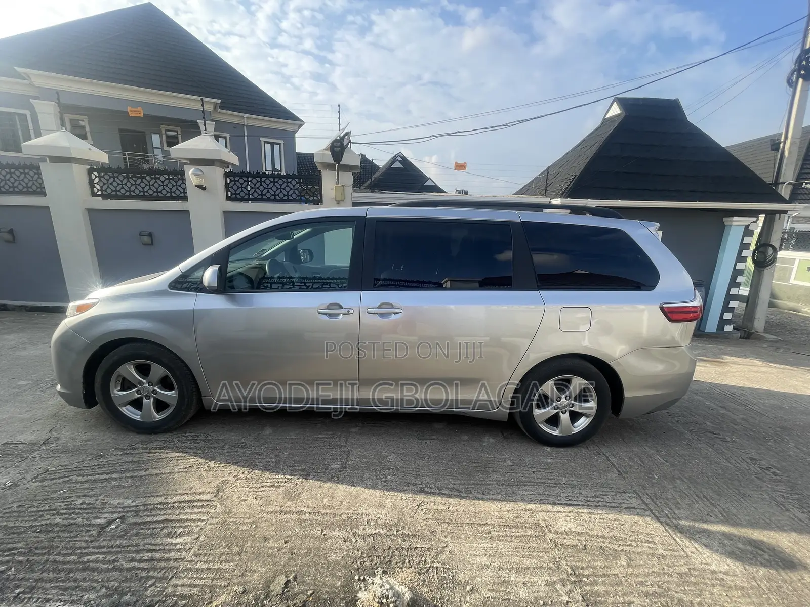 Toyota Sienna LE 8 Passenger (3.5L 6cyl 6A) 2016 Gray