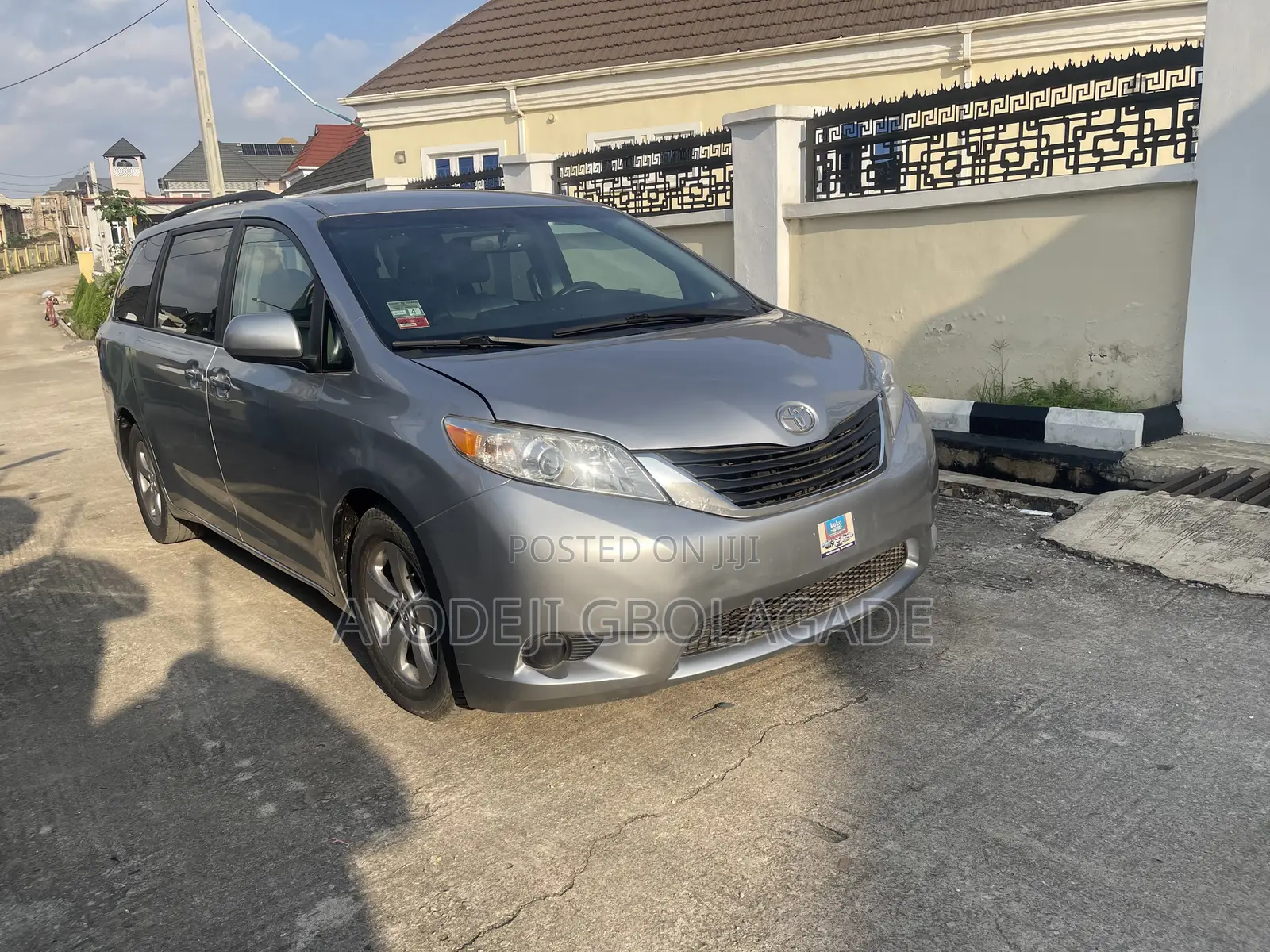 Toyota Sienna LE 8 Passenger (3.5L 6cyl 6A) 2016 Gray