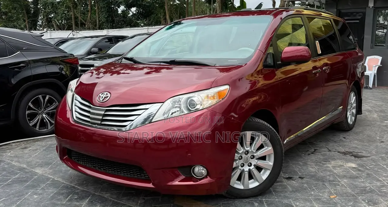 Toyota Sienna 2012 Red