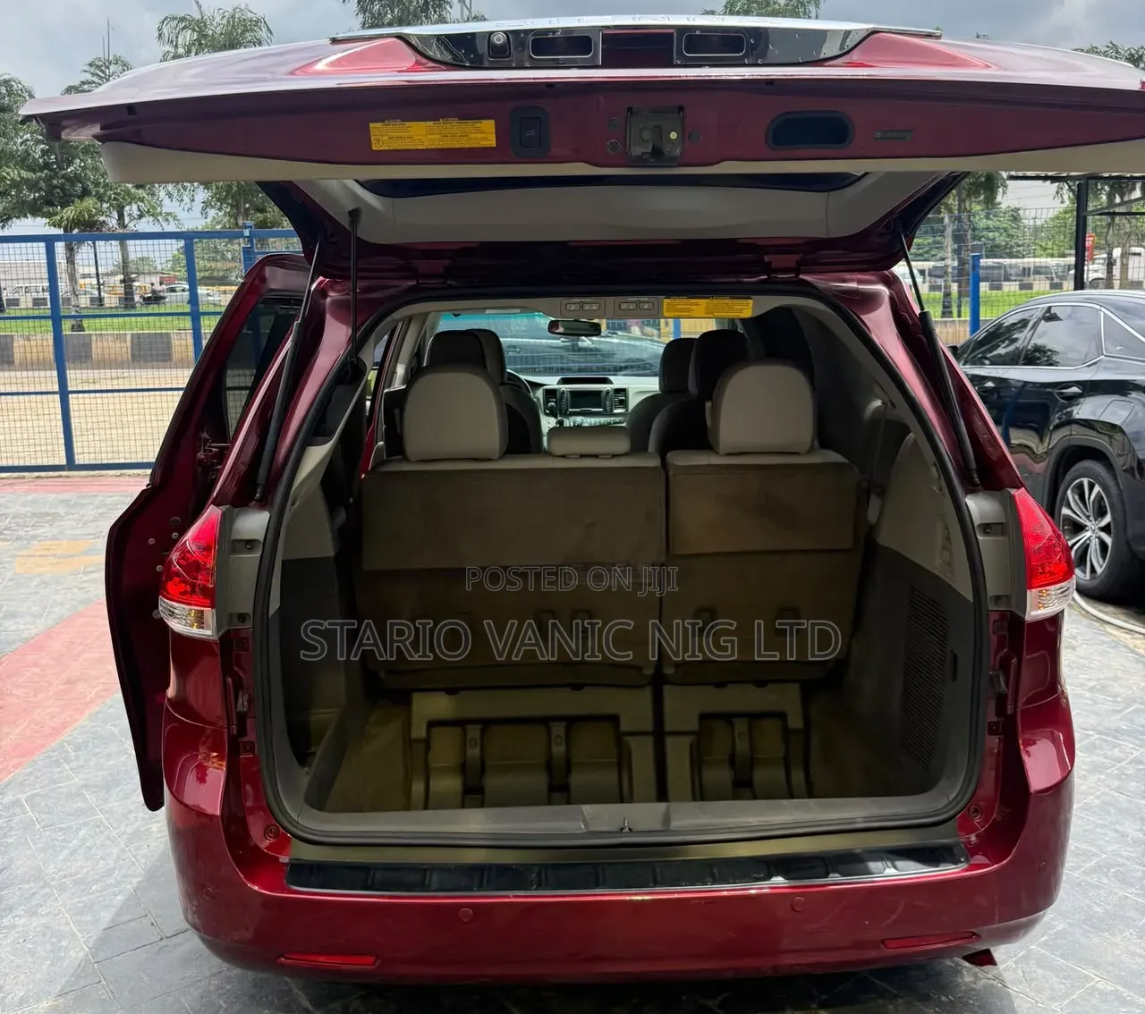Toyota Sienna 2012 Red