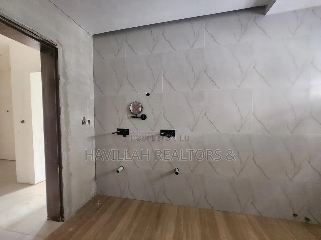 6bdrm Villa in Osapa london for sale