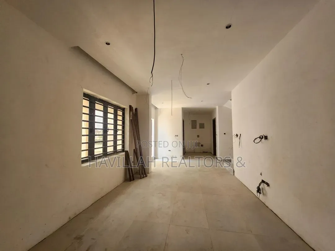 6bdrm Villa in Osapa london for sale