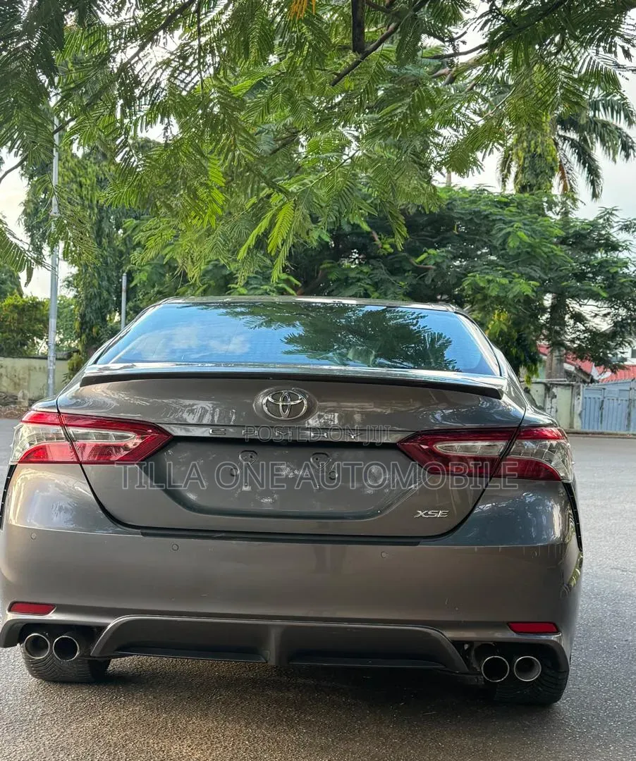 Toyota Camry XSE FWD (2.5L 4cyl 8AM) 2018 Gray