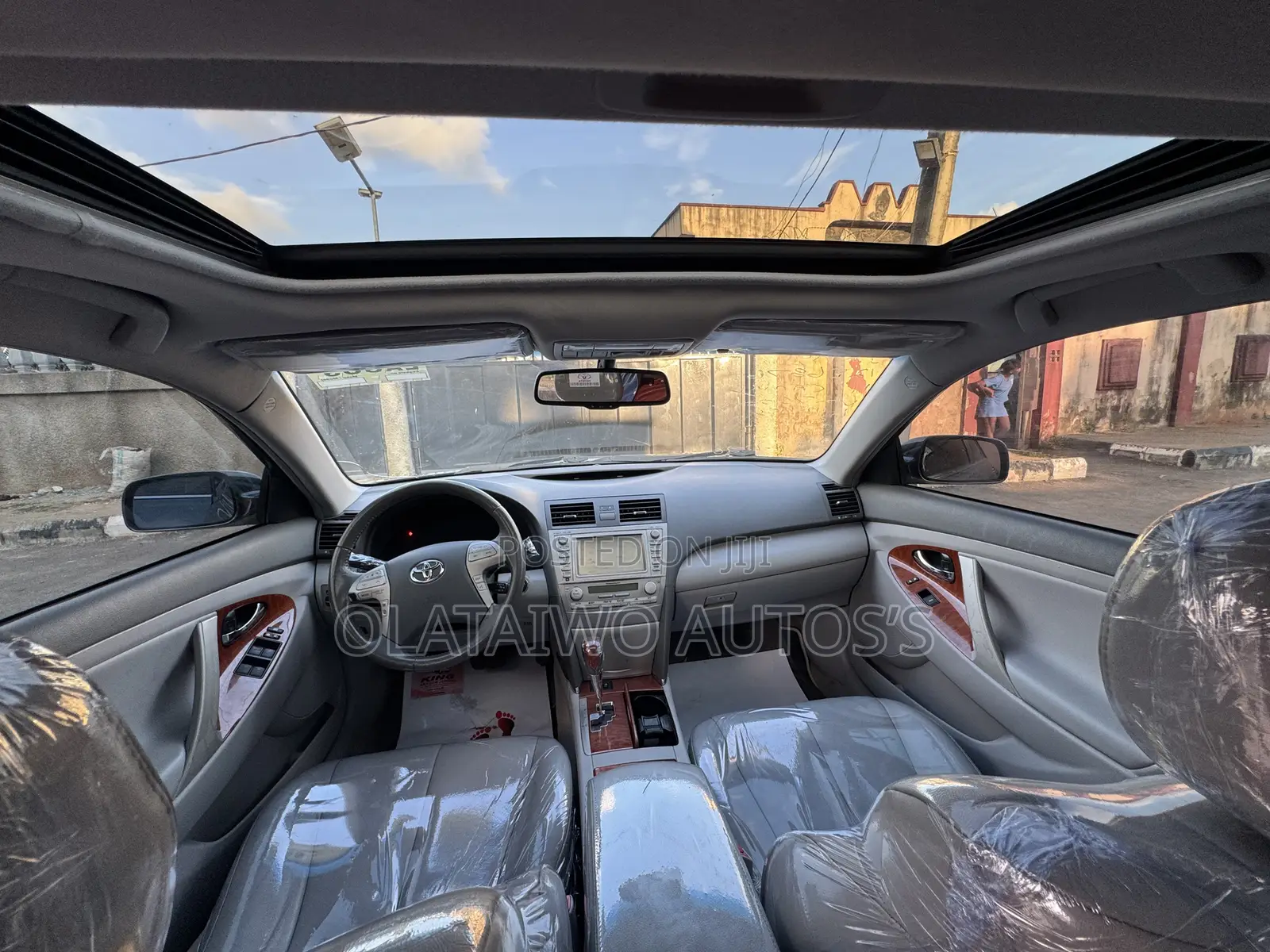 Toyota Camry XLE 4dr Sedan (2.5L 4cyl 6A) 2011 Gray