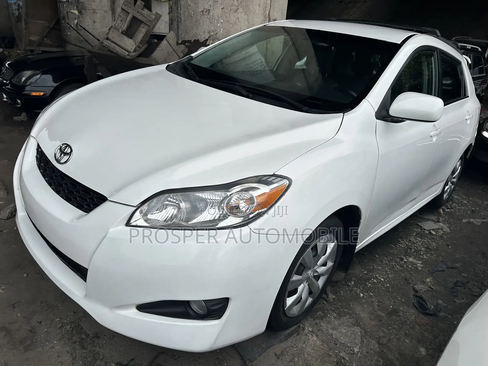 Toyota Matrix XRS Hatchback FWD (2.4L 4cyl 5A) 2010 White