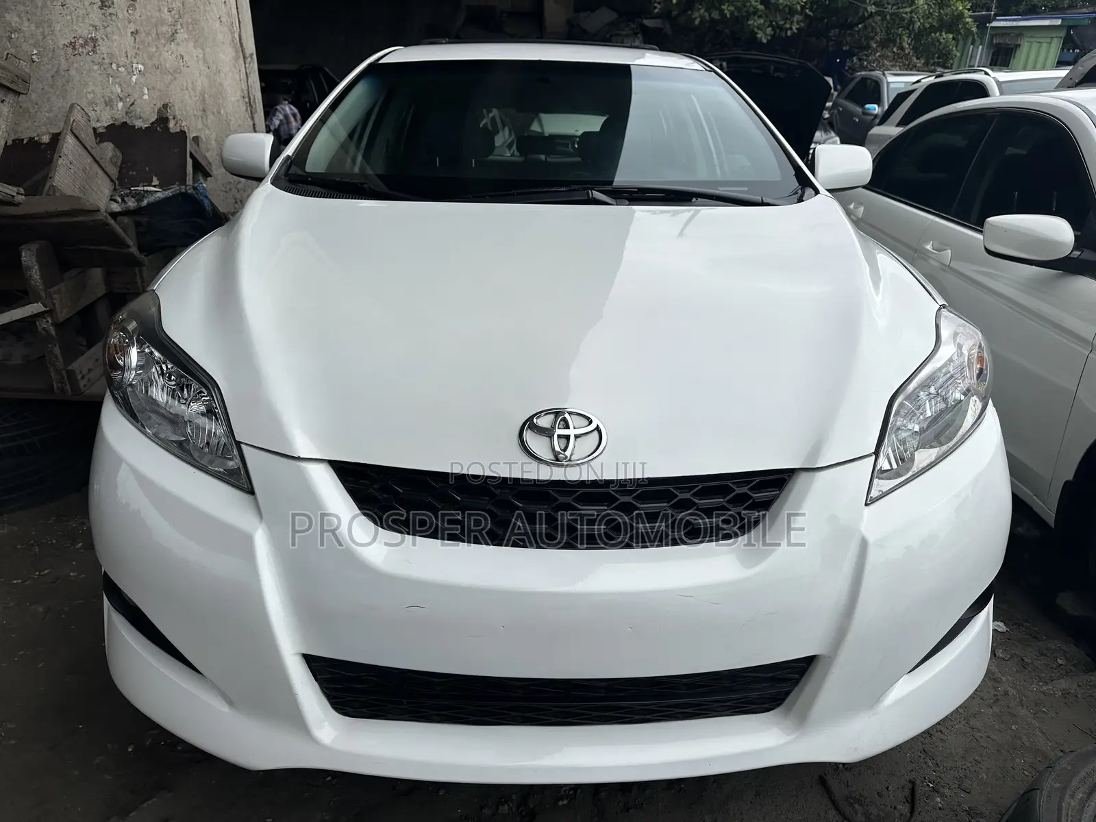 Toyota Matrix XRS Hatchback FWD (2.4L 4cyl 5A) 2010 White
