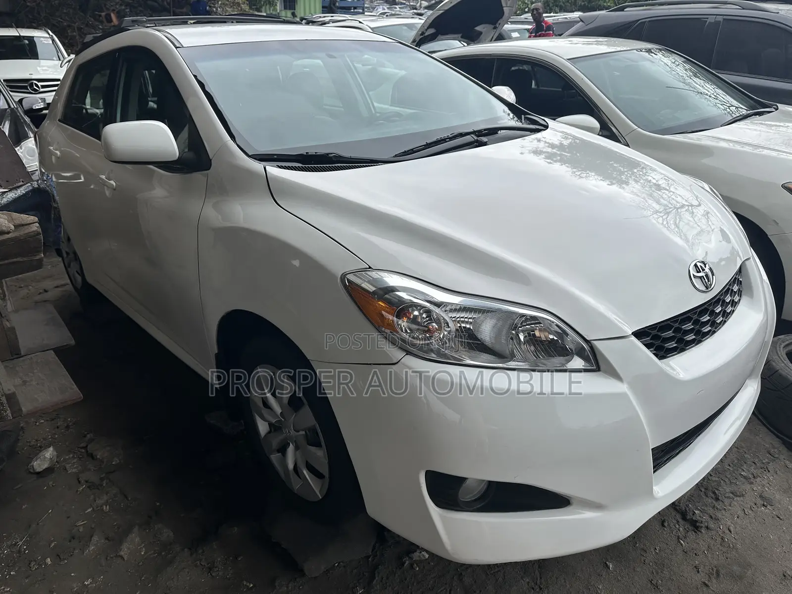 Toyota Matrix XRS Hatchback FWD (2.4L 4cyl 5A) 2010 White