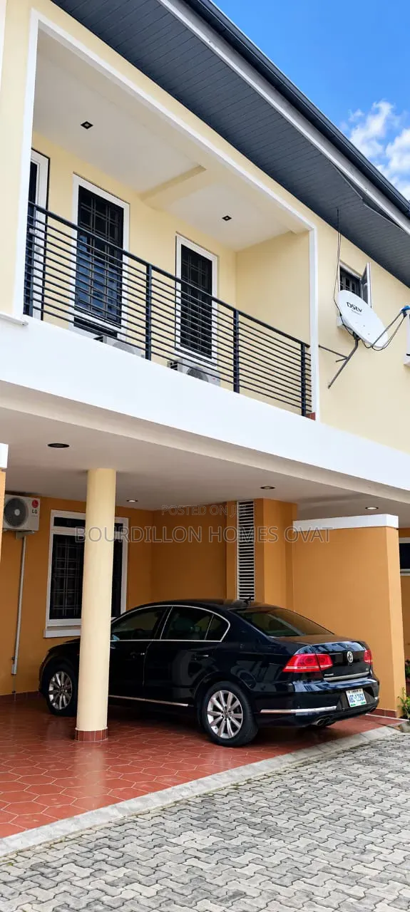 3bdrm House in Lekki Phase 1 for rent