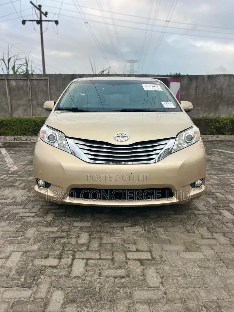 Toyota Sienna Limited 7-Passenger 4dr Minivan AWD (3.5L 6cyl 6A) 2014