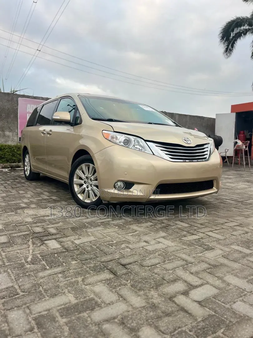 Toyota Sienna Limited 7-Passenger 4dr Minivan AWD (3.5L 6cyl 6A) 2014