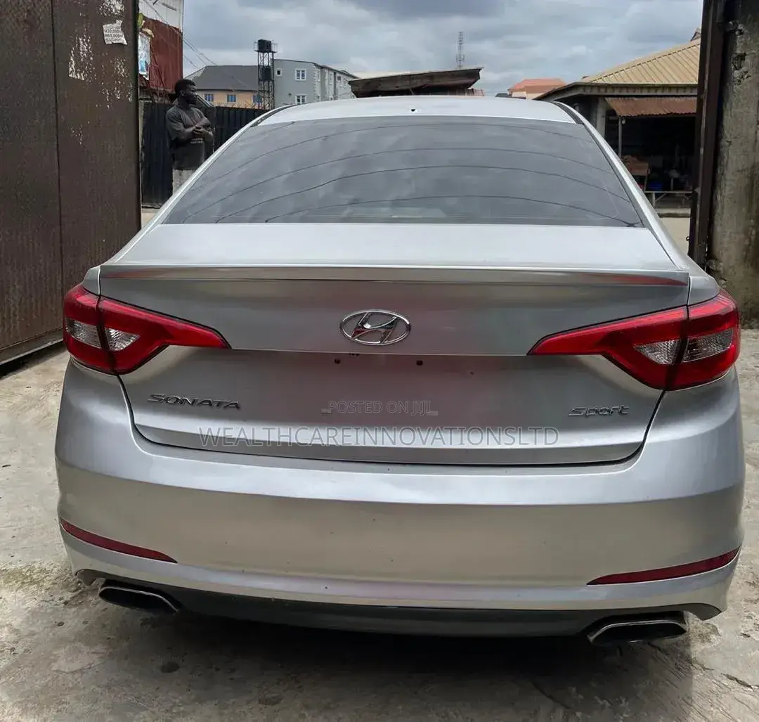 Hyundai Sonata Sport PZEV 4dr Sedan (2.4L 4cyl 6A) 2015 Silver
