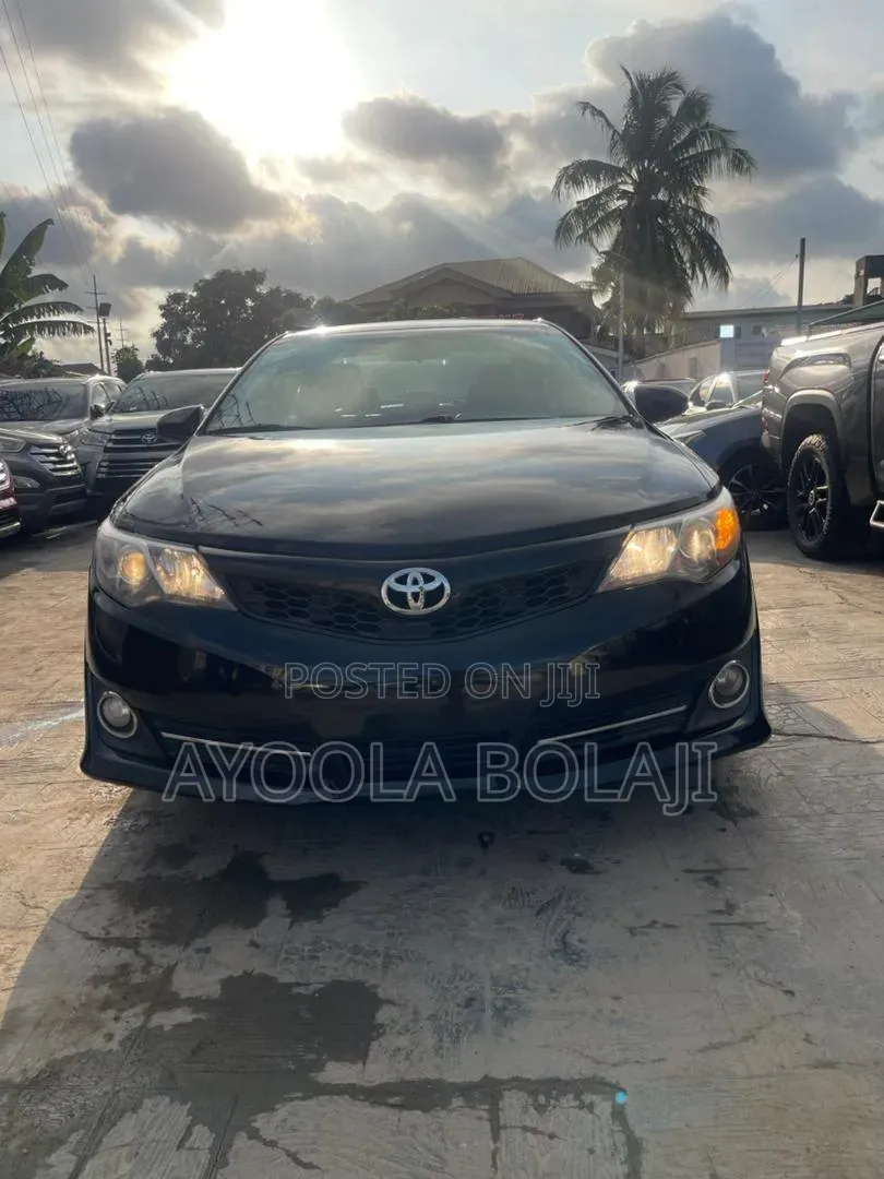 Toyota Camry SE 4dr Sedan (2.5L 4cyl 6A) 2014 Black