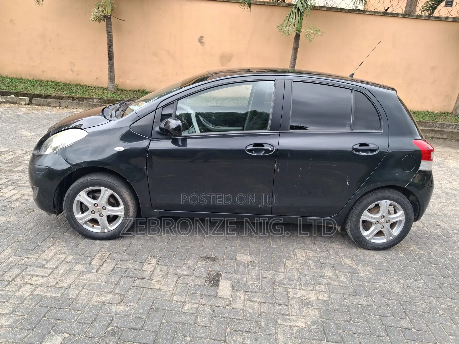 Toyota Yaris 2011 Black