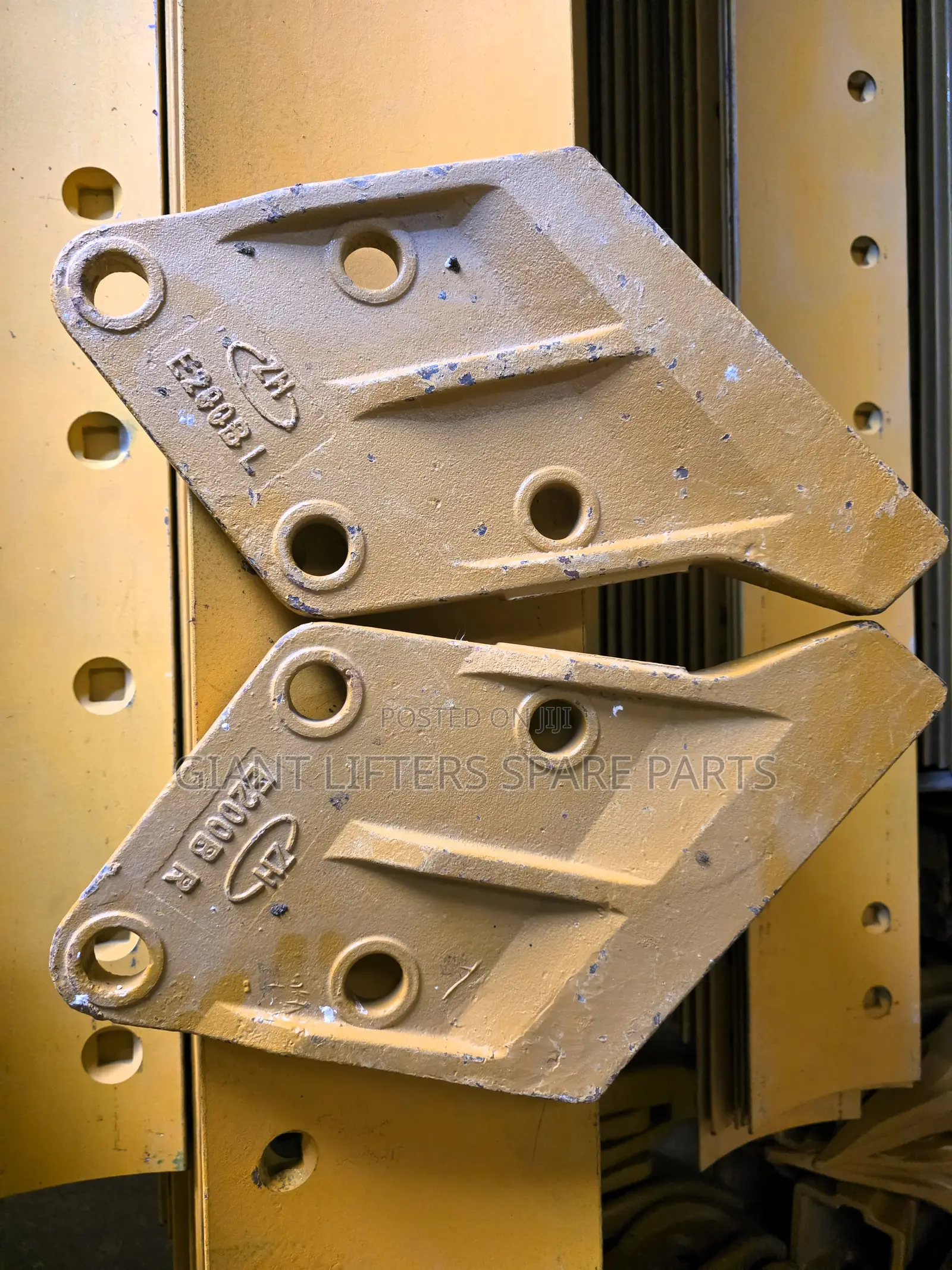 096-4747 / Bucket Side Cutters – 320/322