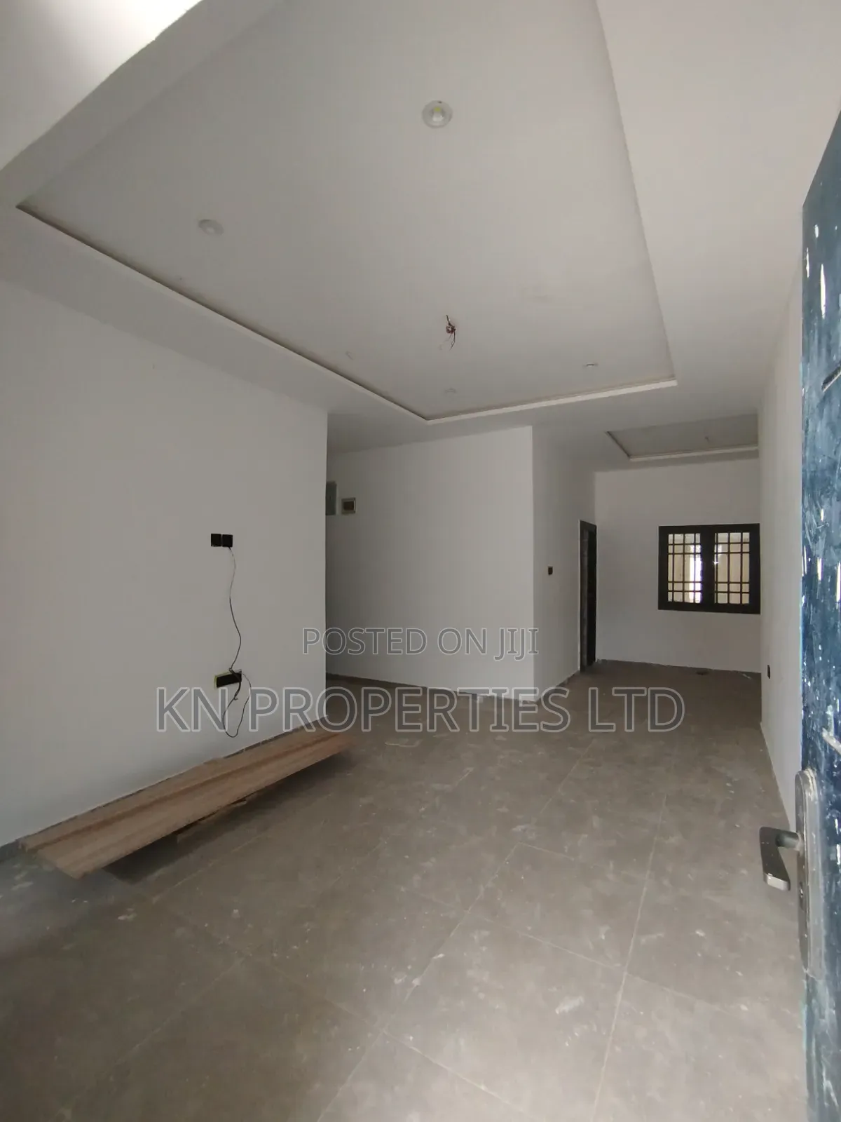 2bdrm Block of Flats in Airport Road, Sabon Lugbe for rent