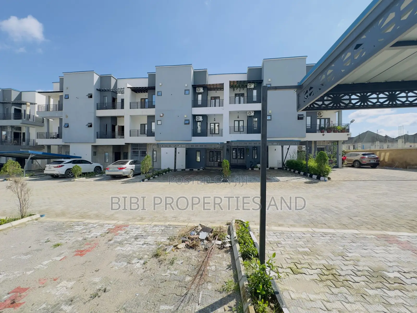 4bdrm Townhouse/Terrace in Life Camp for sale