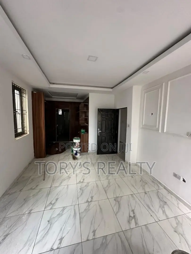 3bdrm Townhouse/Terrace in Lekki Phase 2 for sale