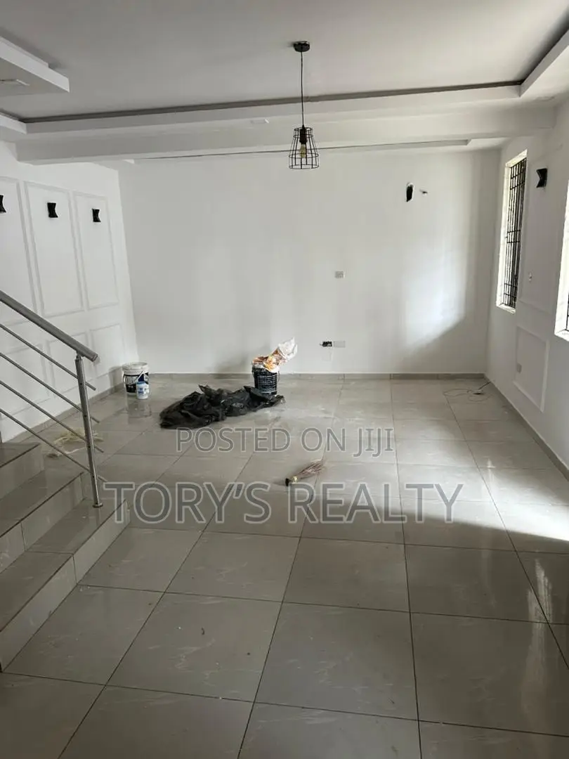 3bdrm Townhouse/Terrace in Lekki Phase 2 for sale