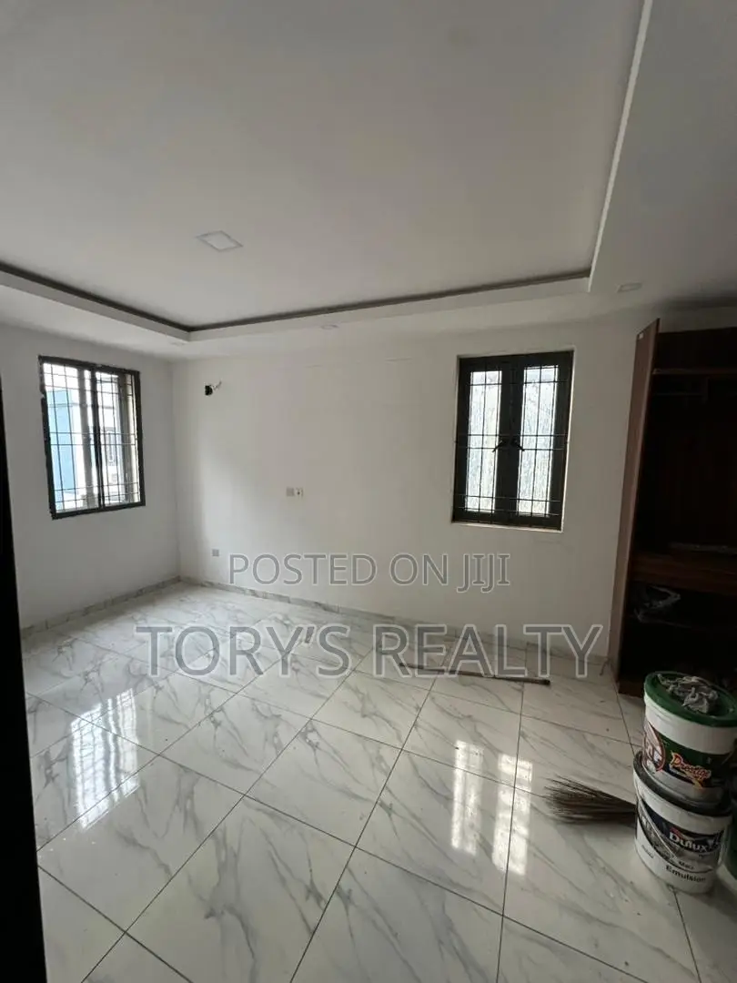 3bdrm Townhouse/Terrace in Lekki Phase 2 for sale