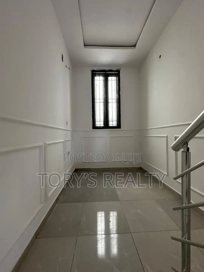 3bdrm Townhouse/Terrace in Lekki Phase 2 for sale