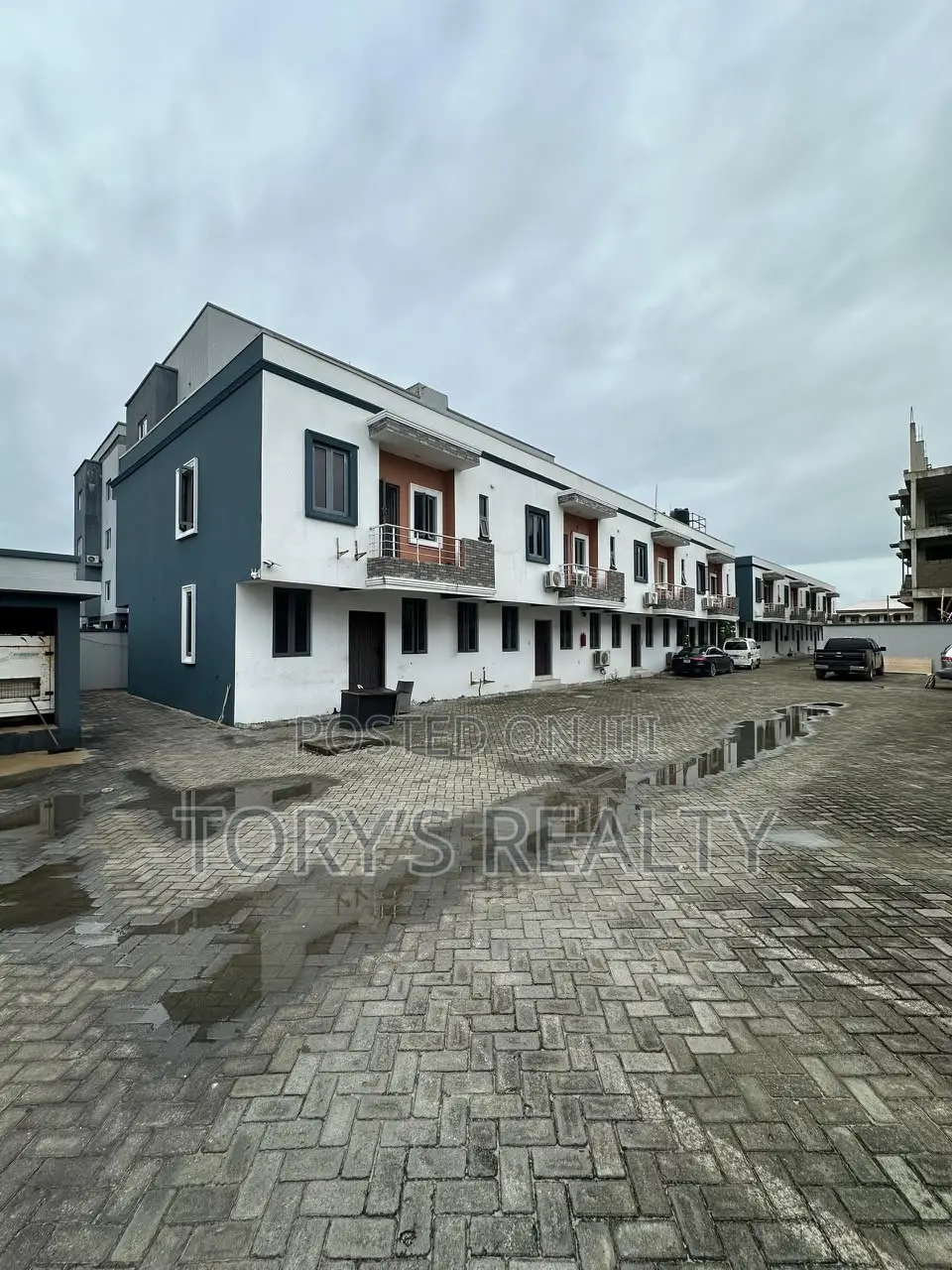 3bdrm Townhouse/Terrace in Lekki Phase 2 for sale