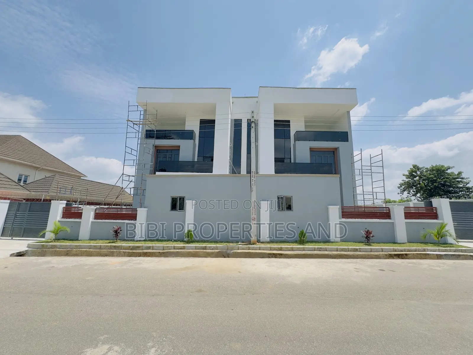 5bdrm Duplex in Gwarinpa for sale