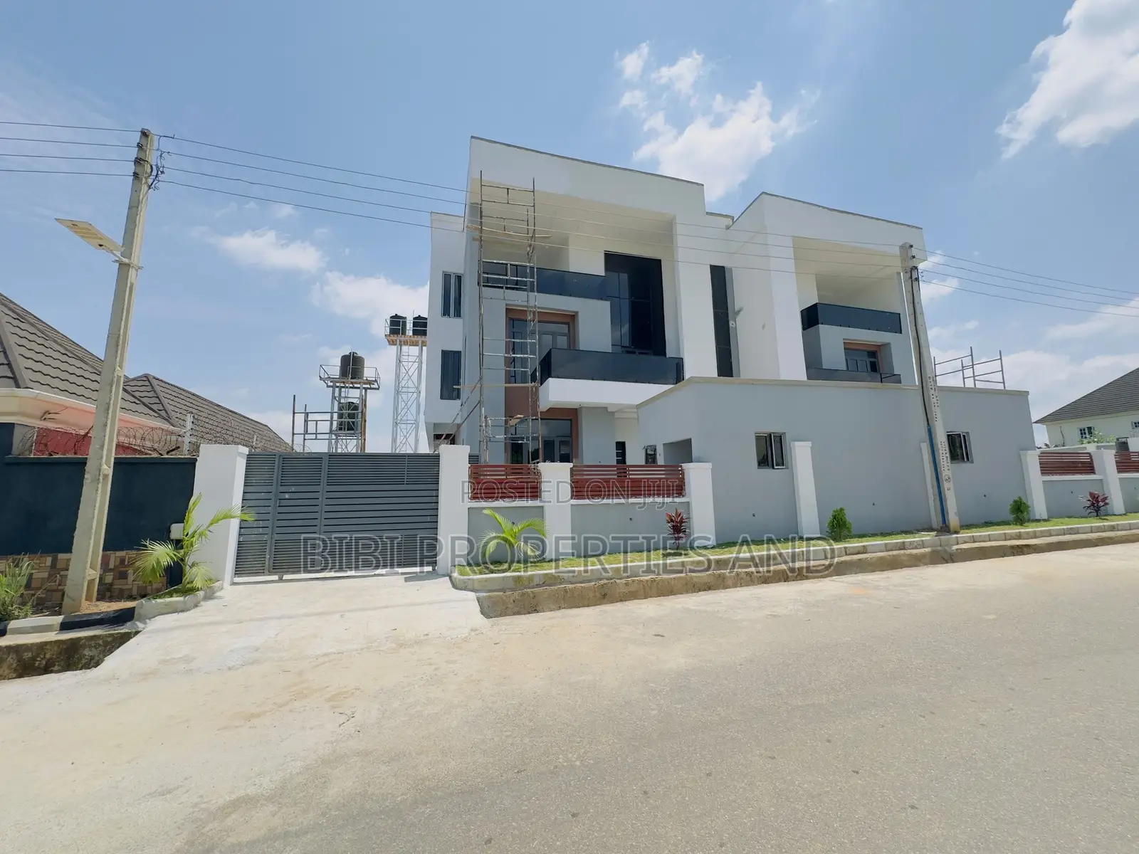 5bdrm Duplex in Gwarinpa for sale
