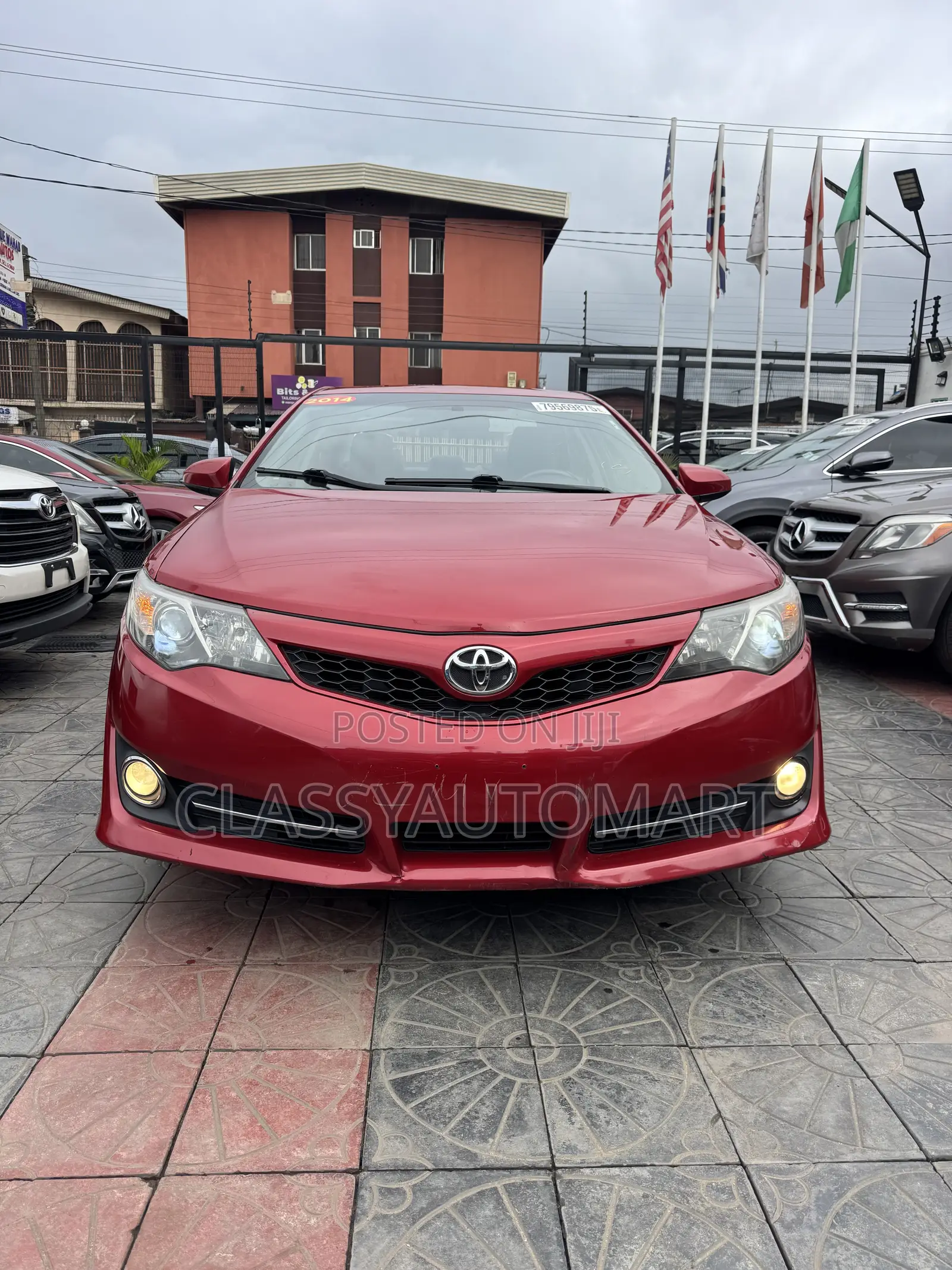 Toyota Camry SE 4dr Sedan (2.5L 4cyl 6A) 2013 Red