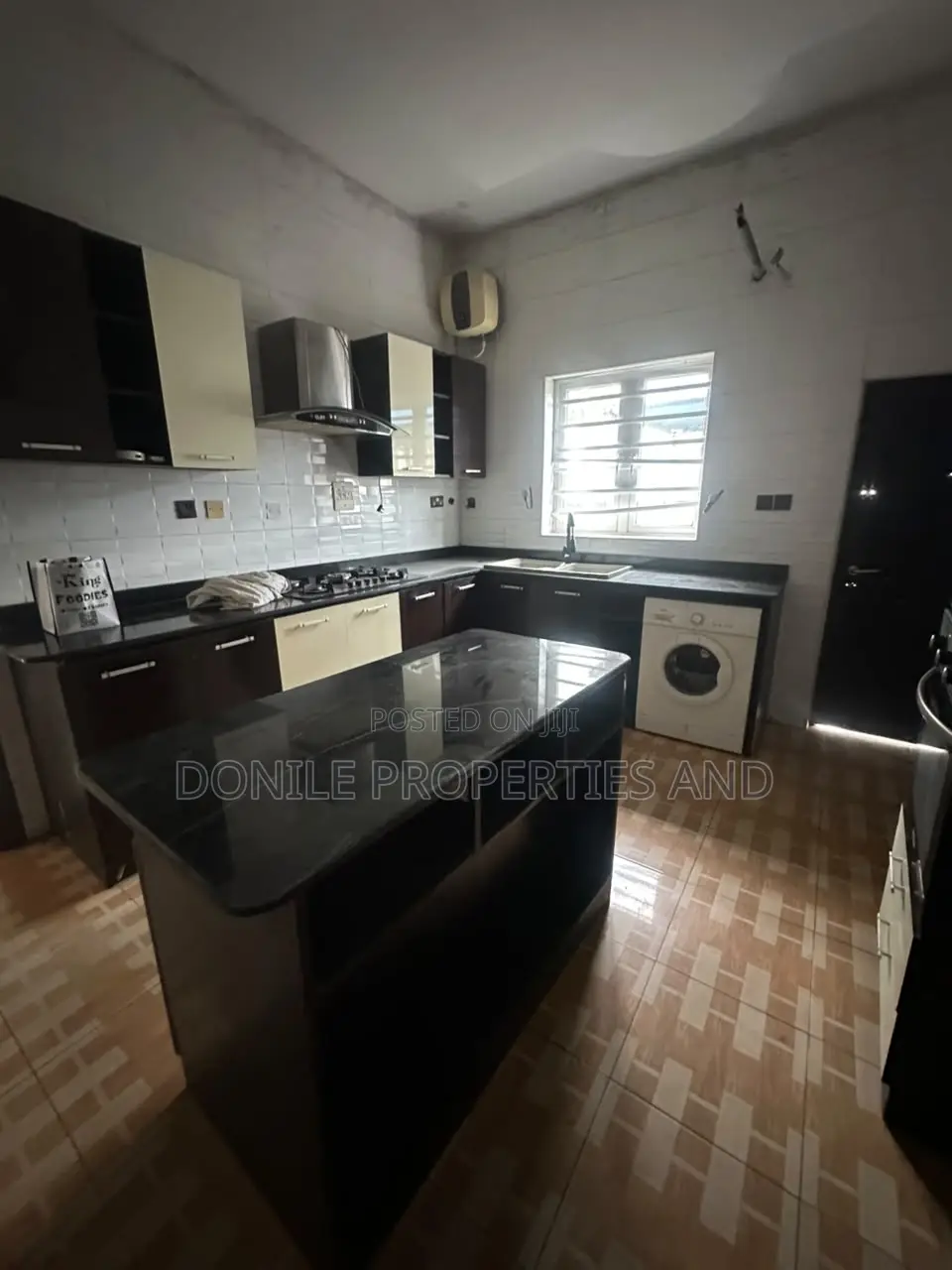 5bdrm Duplex in Osapa London for rent